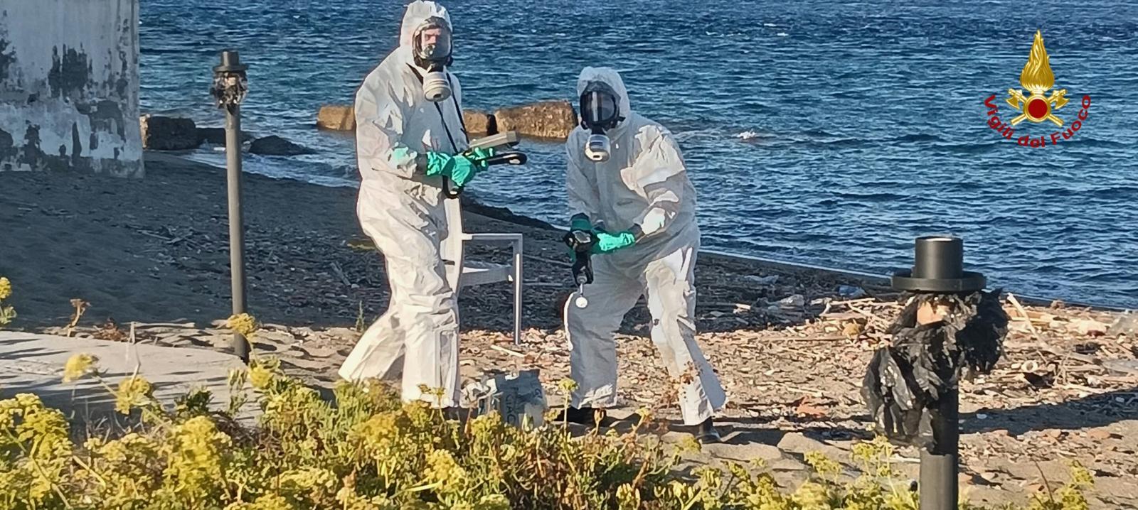 Messina, contenitore sospetto nell’arsenale: scattano i controlli di artificieri