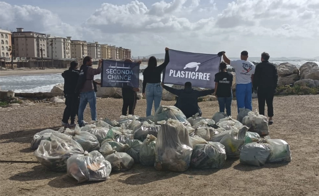 Plastic Free e detenuti pulizia spiagge