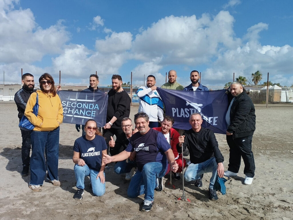Plastic Free e detenuti pulizia spiagge