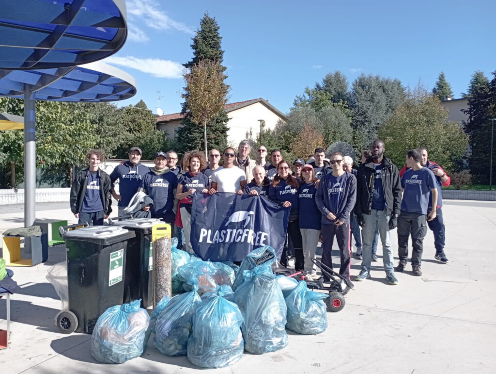 Plastic Free e detenuti pulizia spiagge