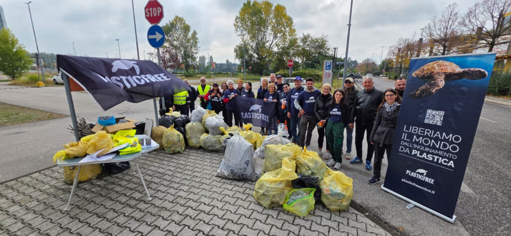 Plastic Free e detenuti pulizia spiagge