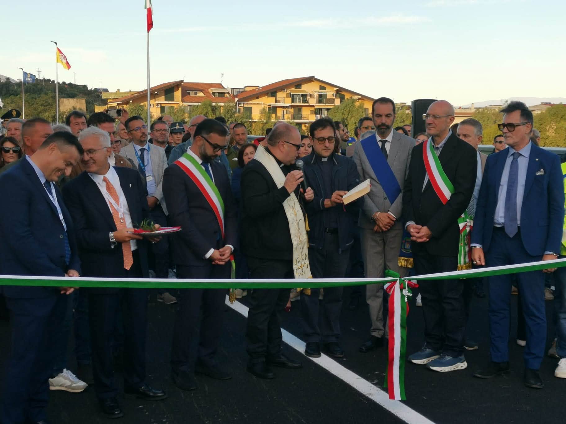 Messina, dopo 8 anni riapre il Ponte Agrò sulla Statale 114: addio alla passerel