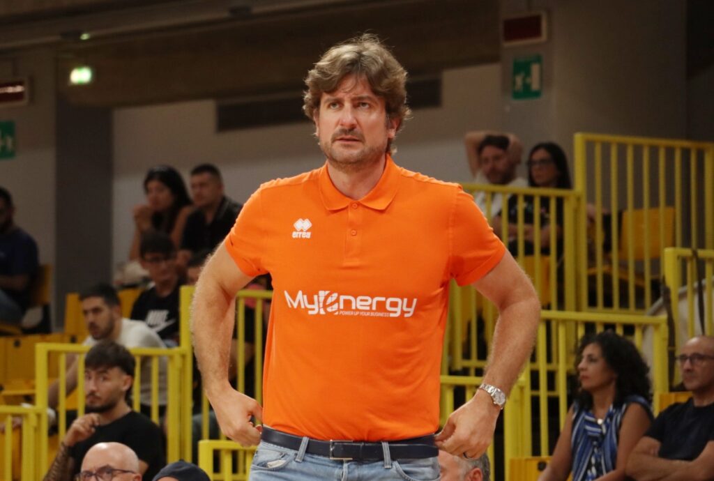 Coach Carrea