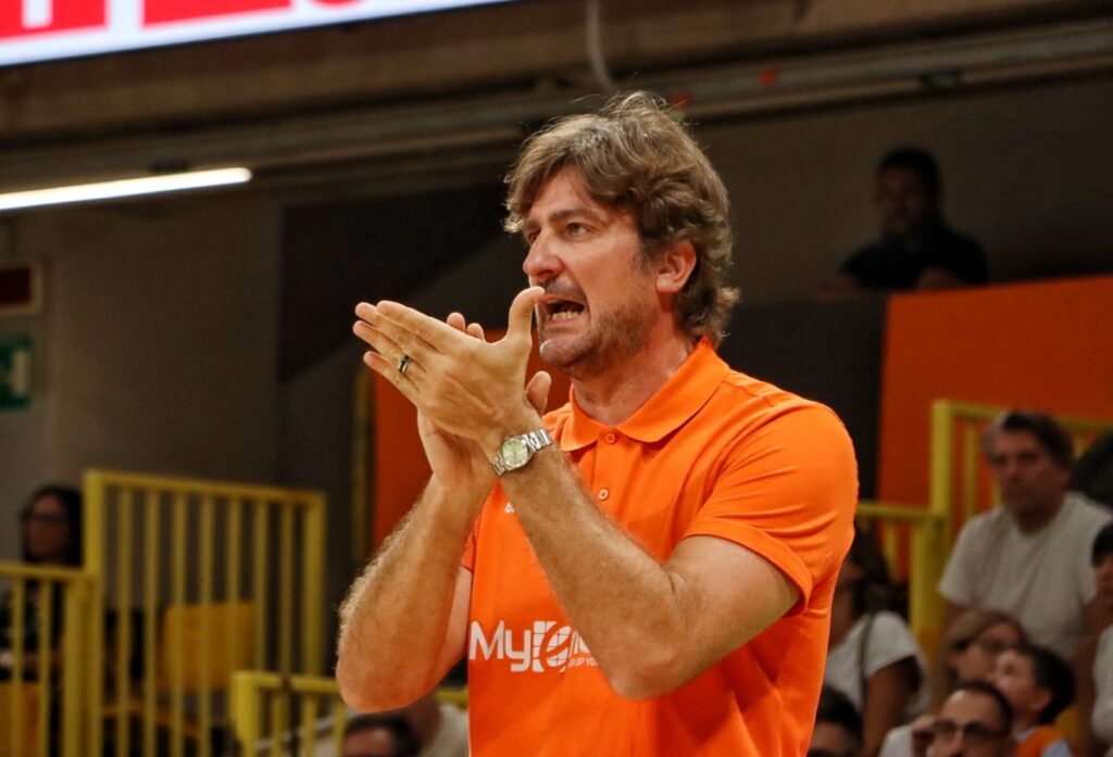 Coach Carrea