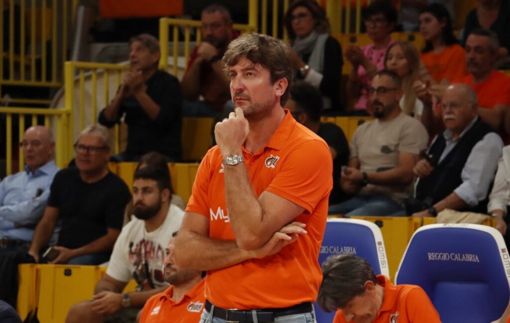 Coach Carrea