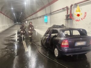 auto incendiata