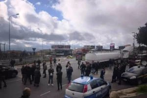 blocco auto trasportatori caro carburante