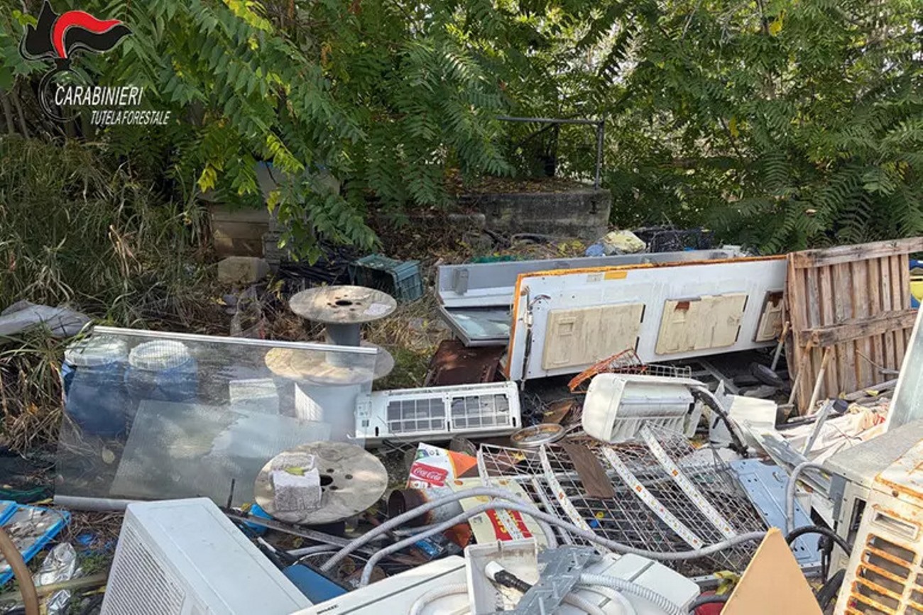 carabinieri tutela forestale discarica
