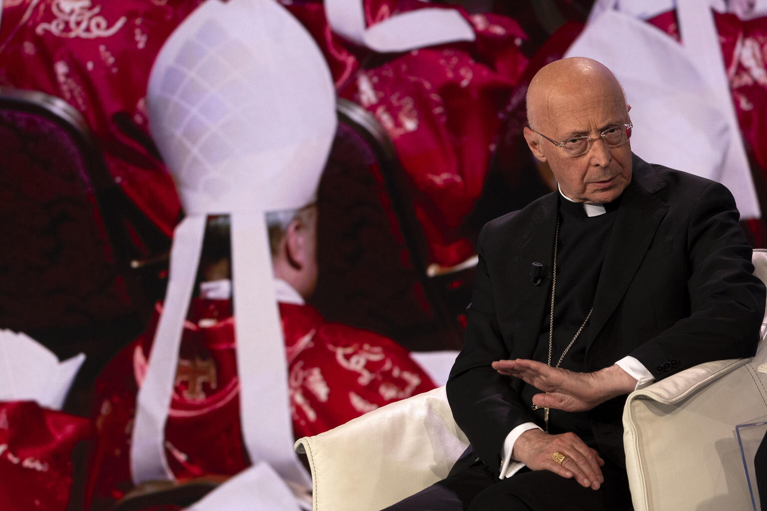 Cardinale Bagnasco ospite di Porta a Porta