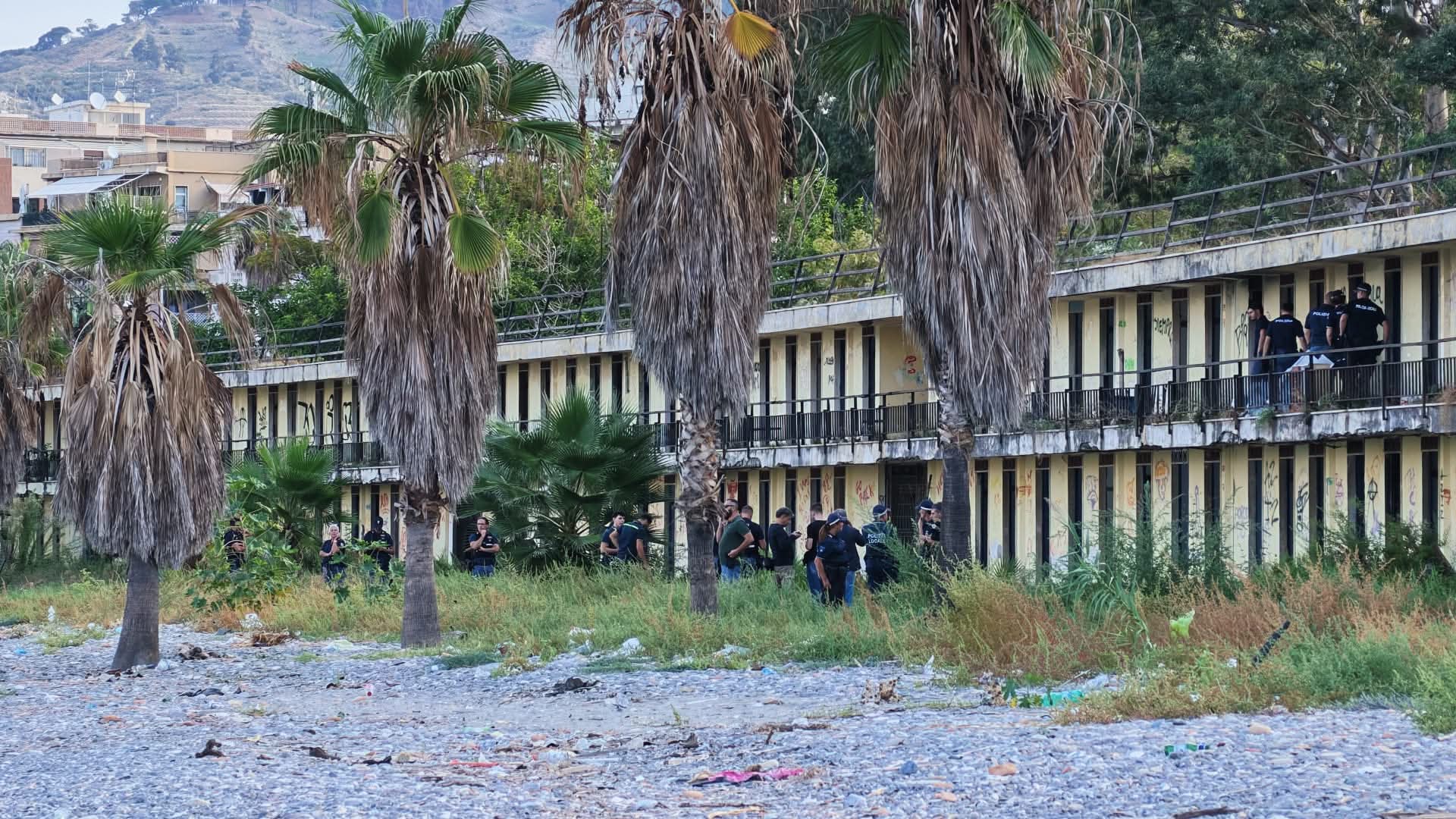 Reggio Calabria, maxi blitz al Lido Comunale: clandestini fermati e portati in Q