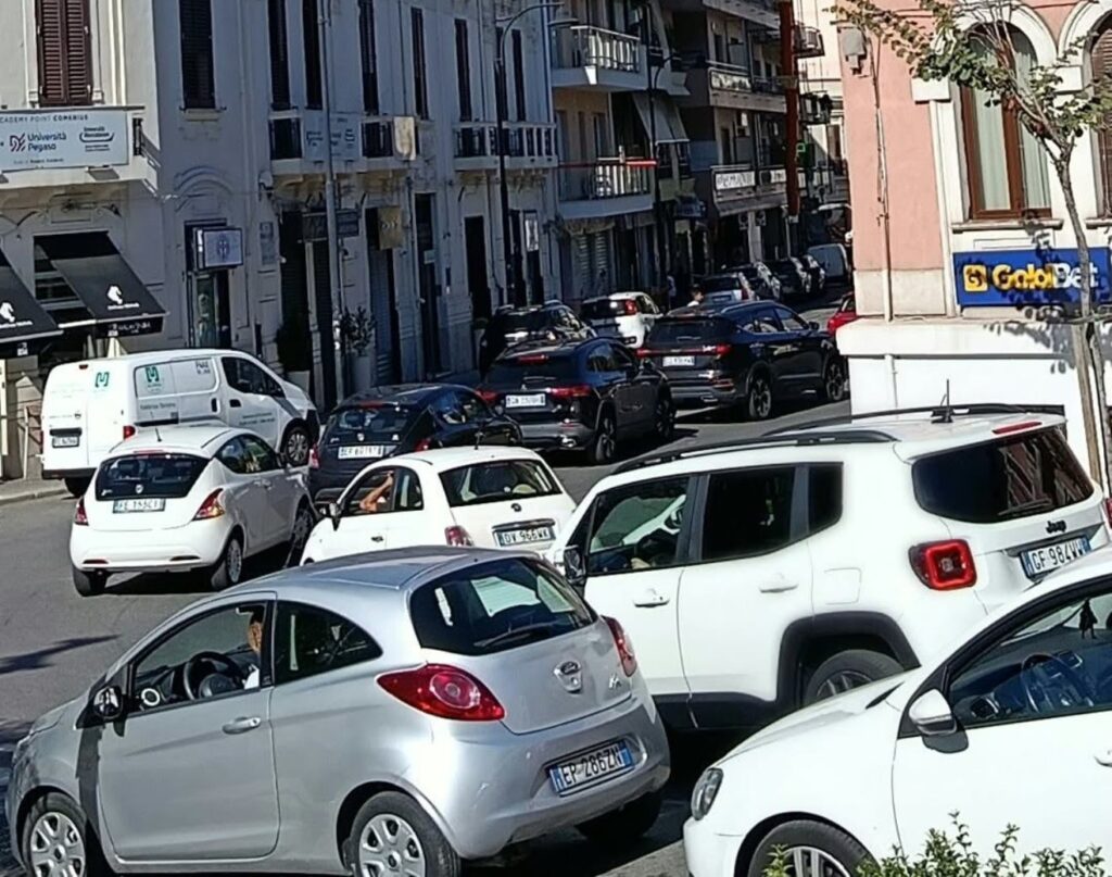 crisi carburante file colonnine benzina reggio calabria
