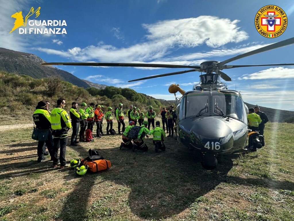 esercitazione guardia di finanza soccorso alpino castrovillari