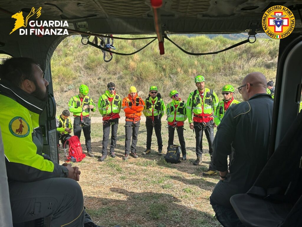 esercitazione guardia di finanza soccorso alpino castrovillari