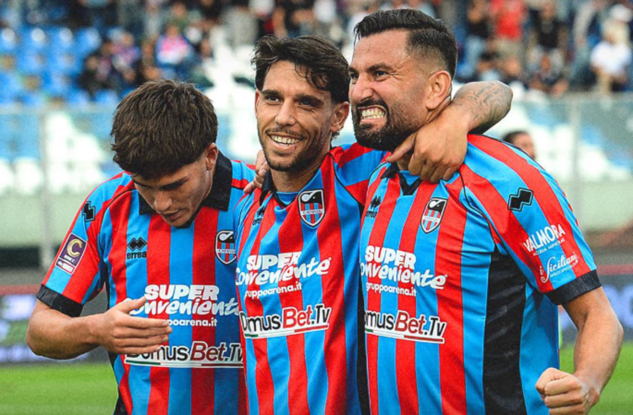 esultanza catania con cicerelli e coda