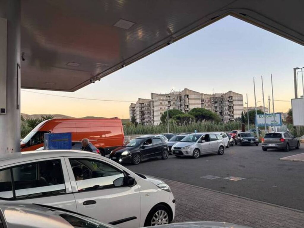 file carburante distributori