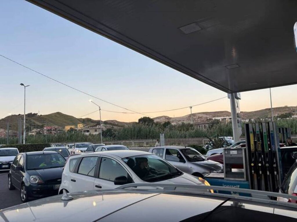 file carburante distributori