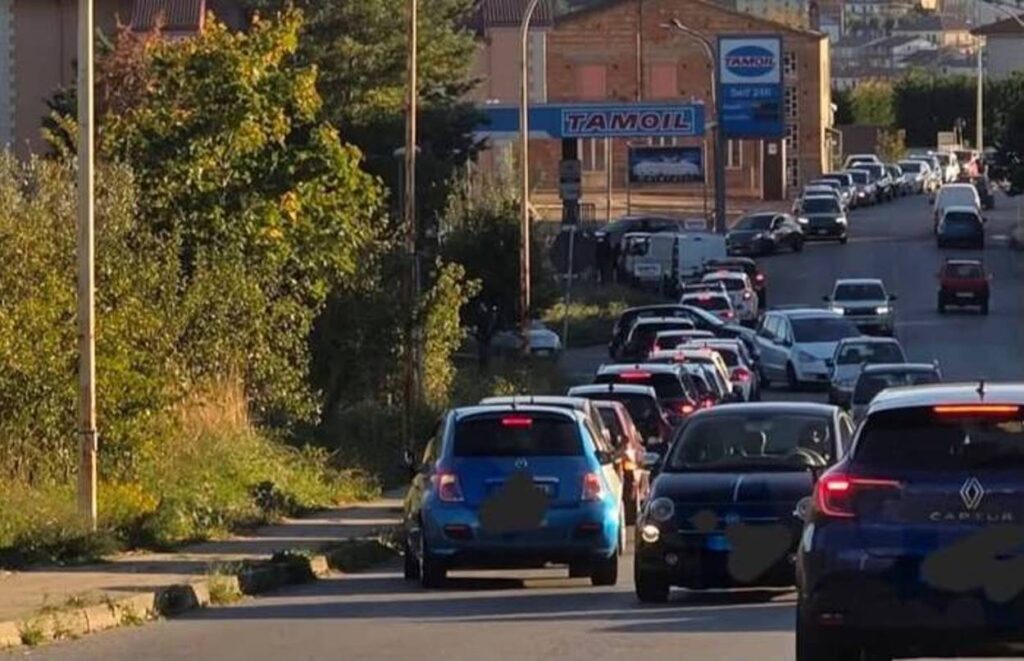 file carburante distributori