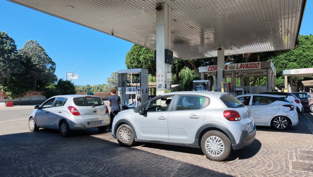 file distributori crisi carburante