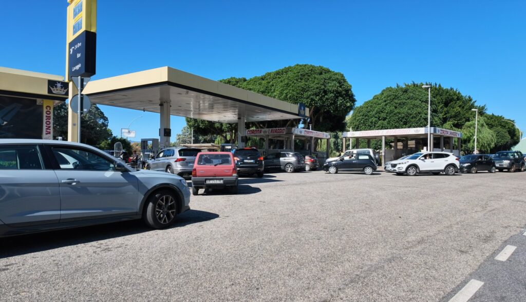 file distributori crisi carburante