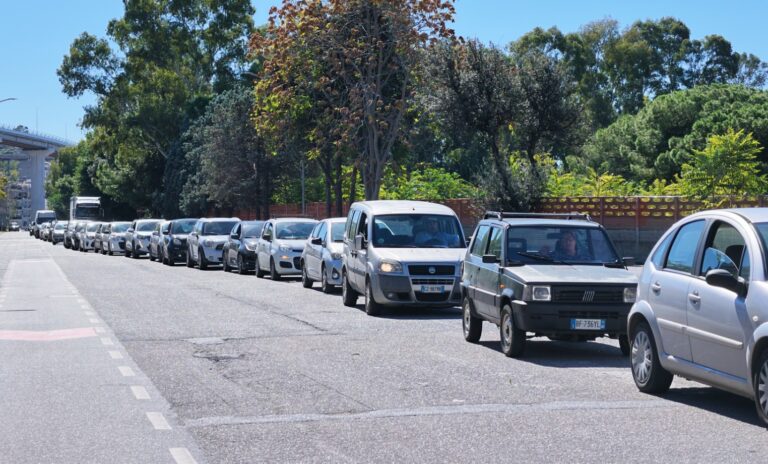 file distributori crisi carburante