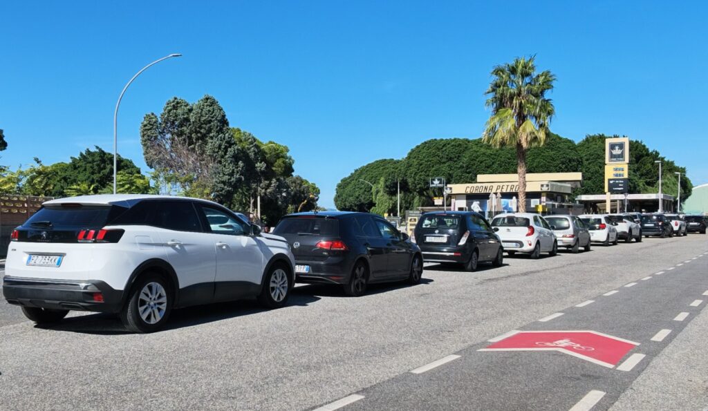 file distributori crisi carburante