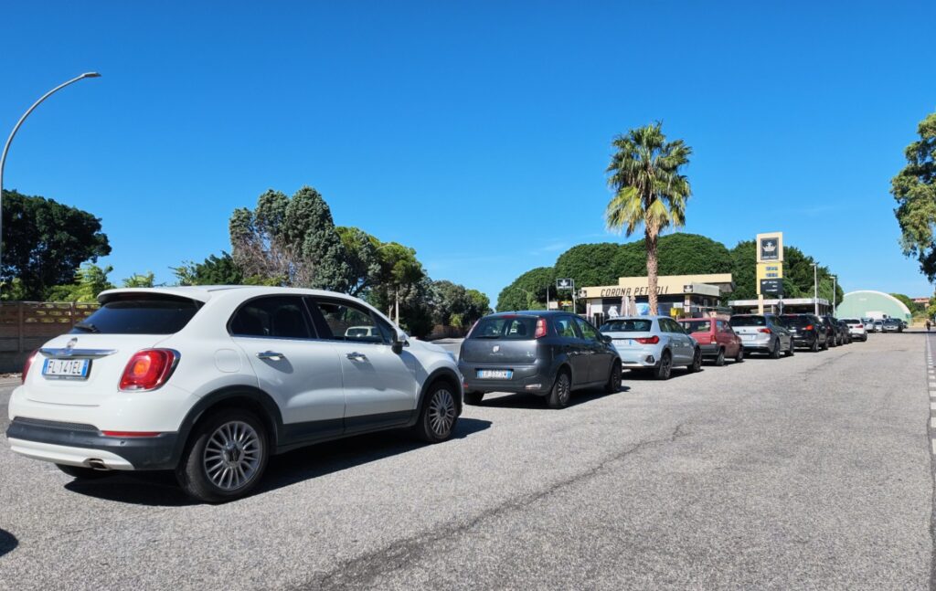 file distributori crisi carburante