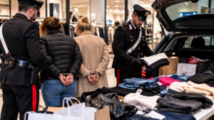 furto vestiti arrestate due donne dai carabinieri