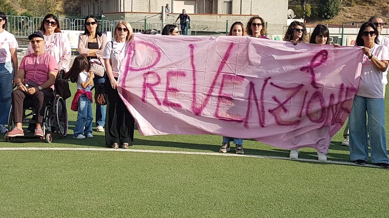 Melito Porto Salvo, il derby si tinge di rosa: calcio e solidarietà, il bel mess