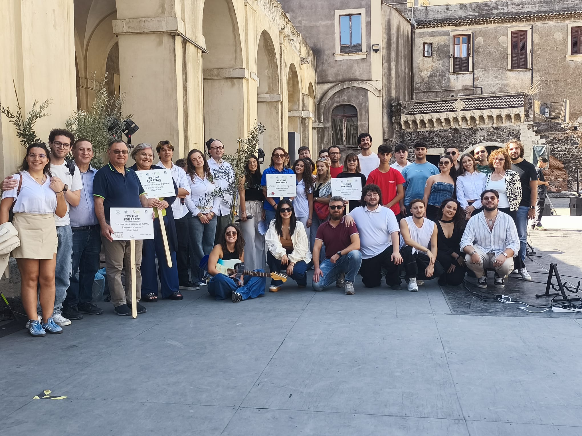 Catania, una grande festa per la pace: 400 studenti protagonisti tra musica, spo