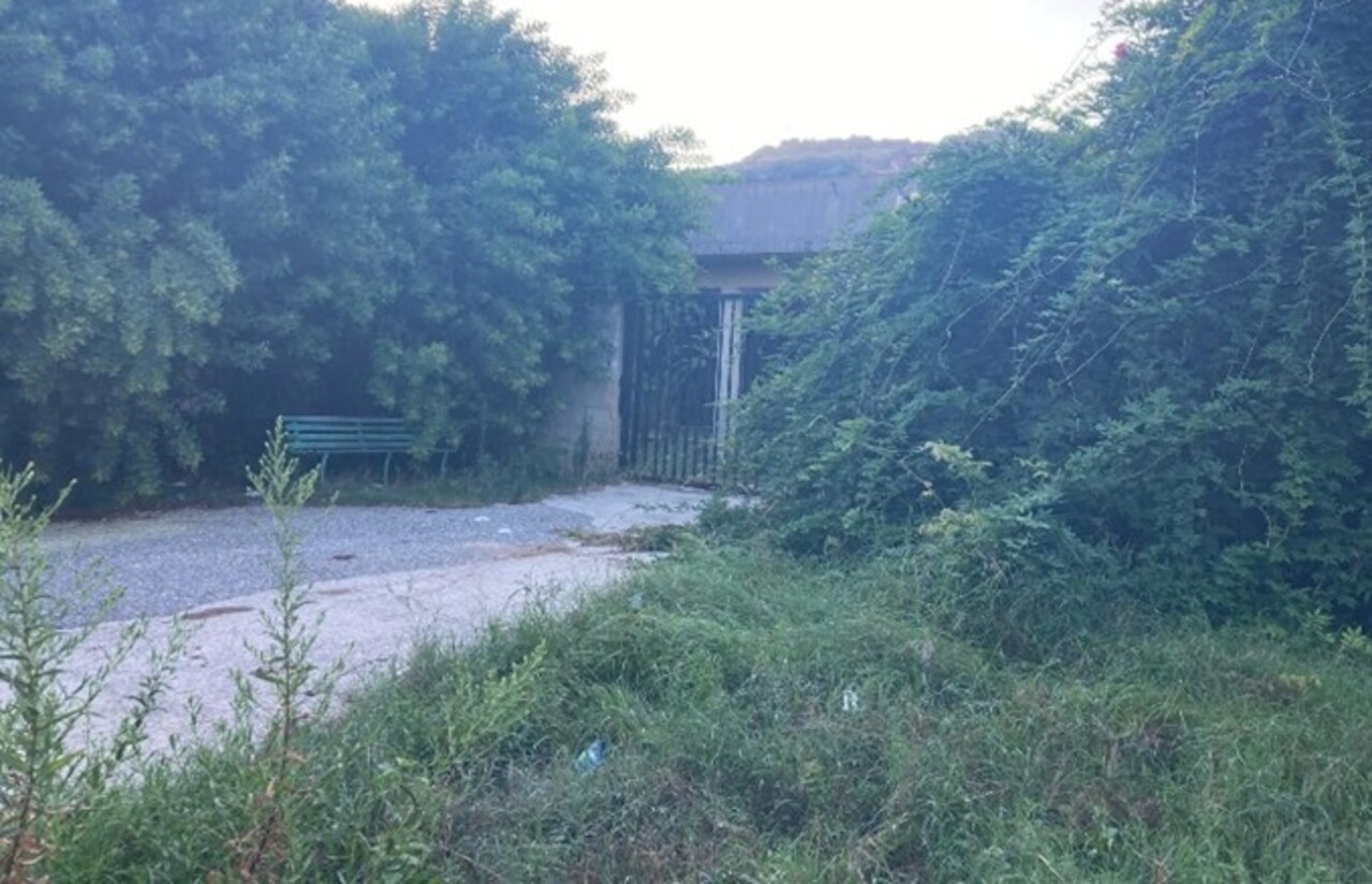 l’esterno della scuola di cannitello