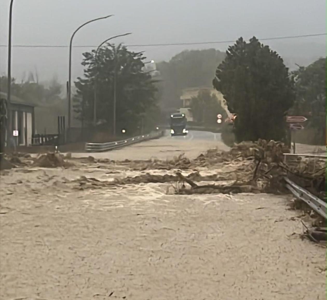 Maltempo in Calabria, nubifragio devastante nel Crotonese: oltre 230 mm di piogg