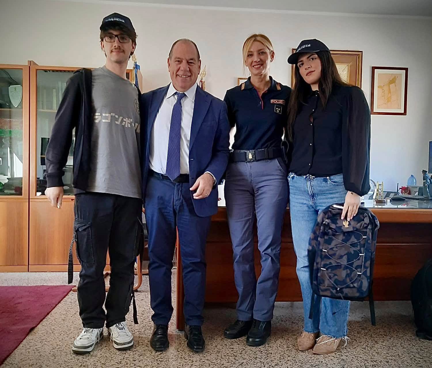 Rende, Denise trova un portafogli con 370 euro all’Unical e lo consegna alla Pol