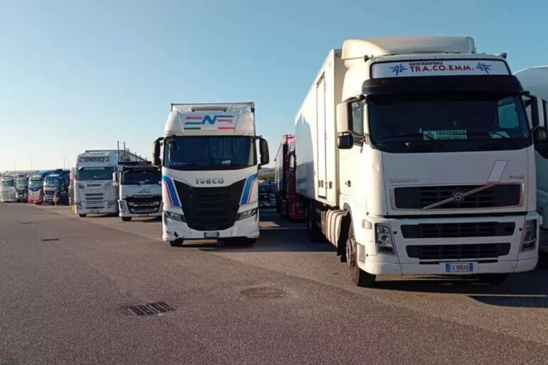 protesta camion caro carburante
