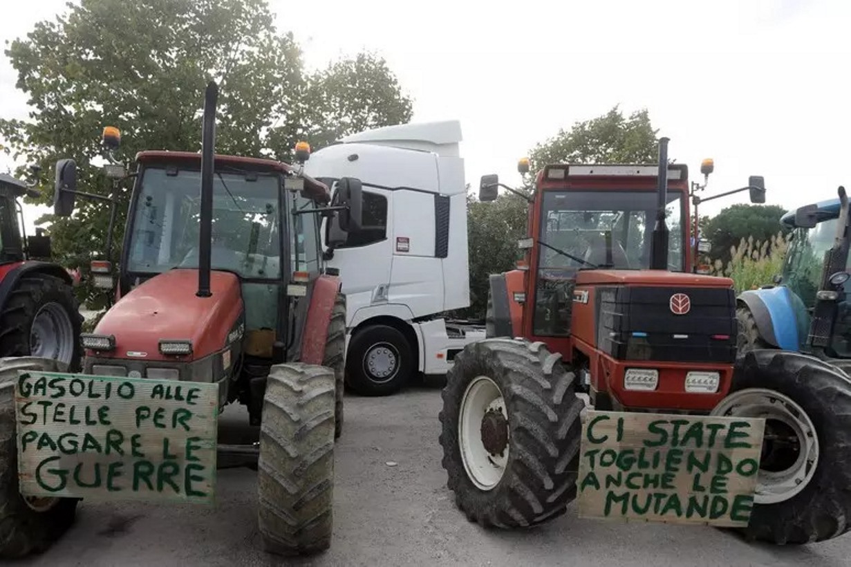proteste caro carburante agricoltori