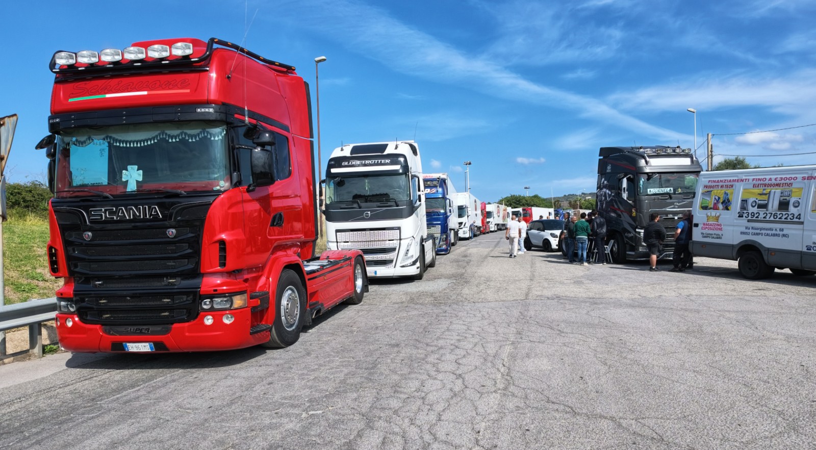 Caro carburante, la protesta dei camionisti si allarga a Reggio Calabria: dopo G