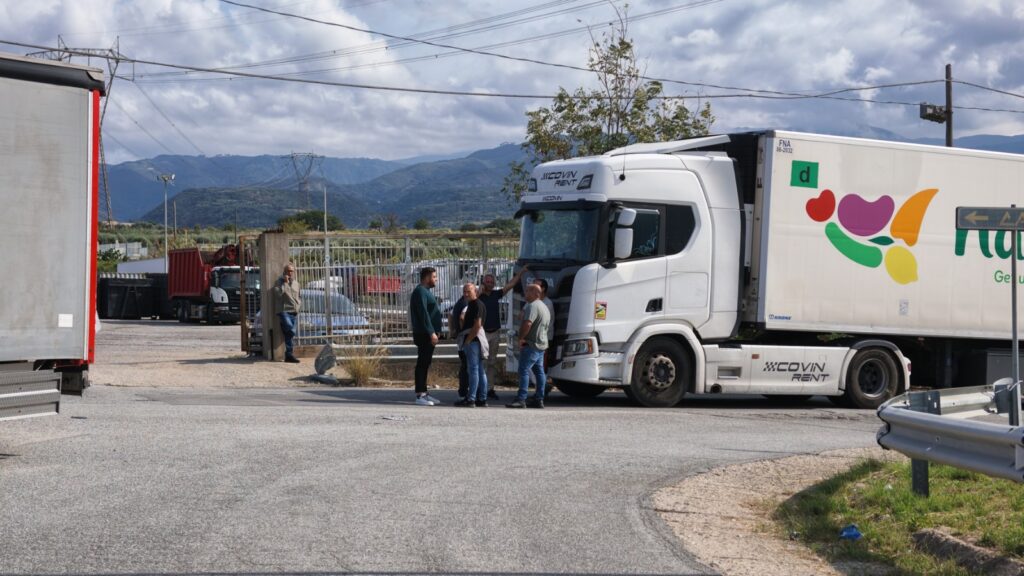 proteste caro carburante campo Calabro