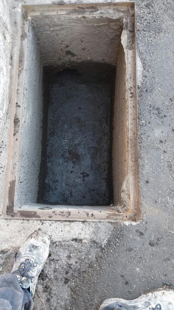 pulizia grate e caditoie in via De Nava