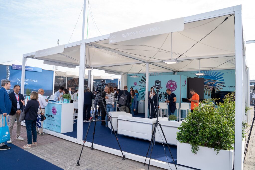 regione calabria al salone nautico di genova