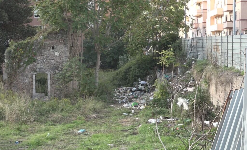 rifiuti a parco magnolia