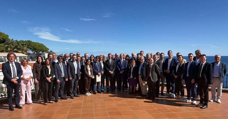 riunione sindaci siciliani di forza italia ad aci castello
