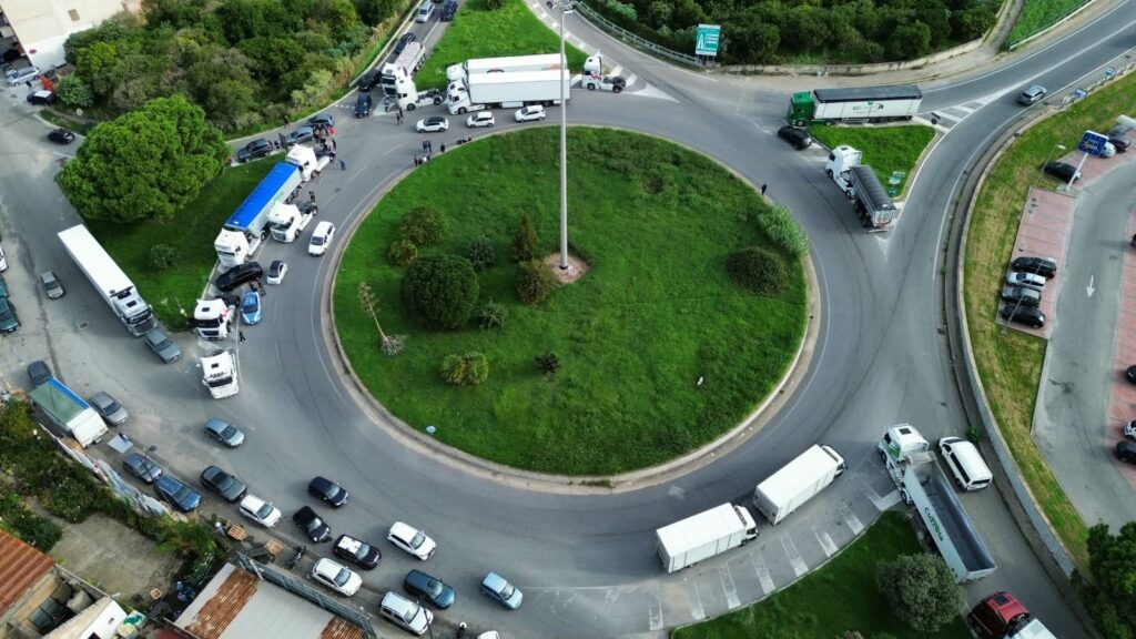 rotatoria gallico protesta autotrasportatori caro carburante