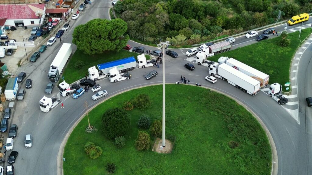 rotatoria gallico protesta autotrasportatori caro carburante