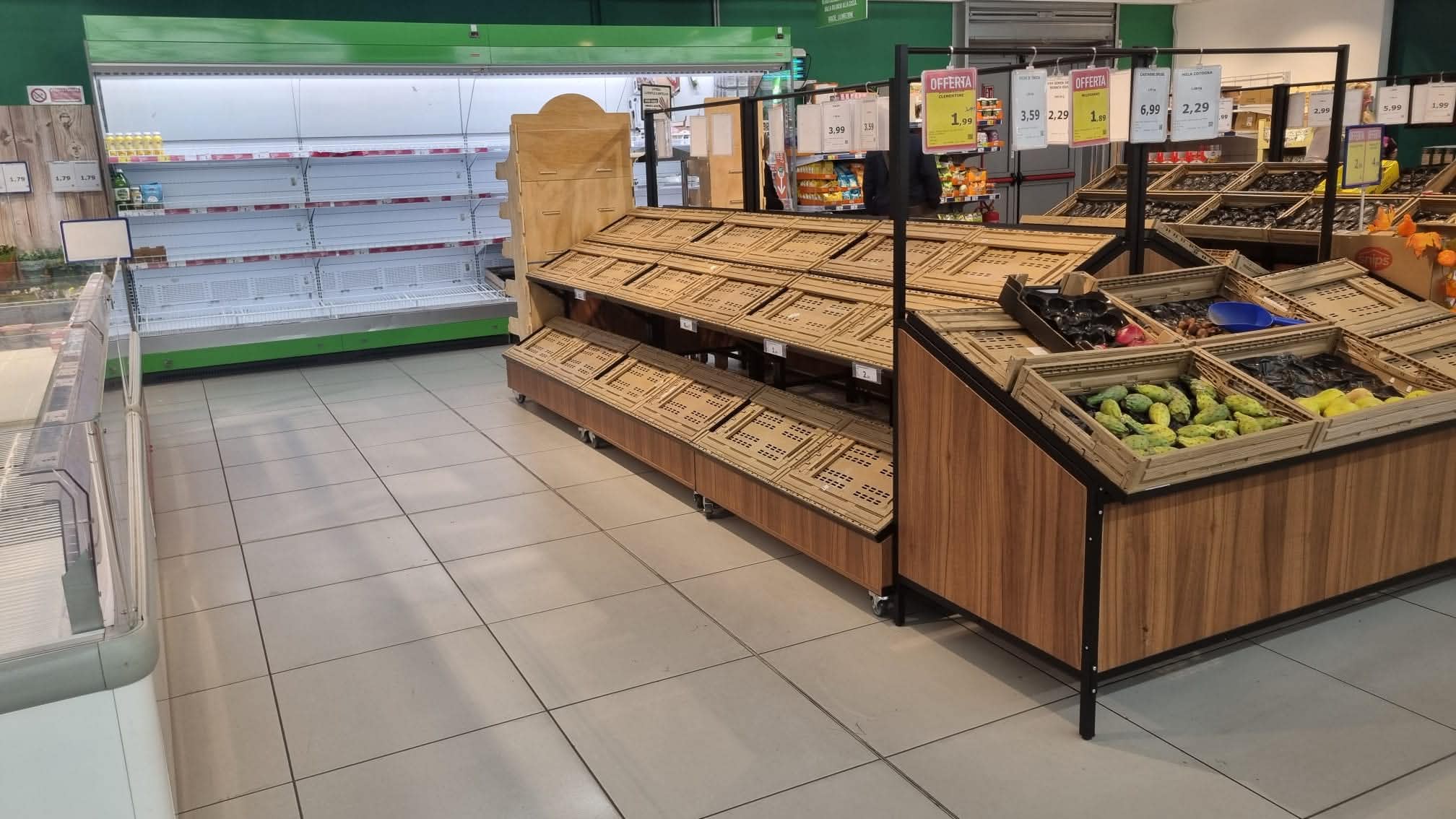 scaffali vuoti supermercato (3)