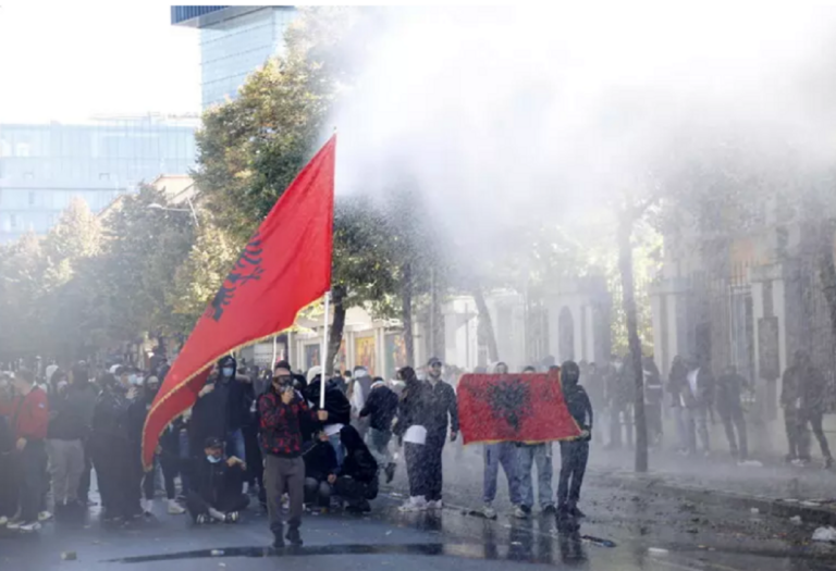 scontri Tirana