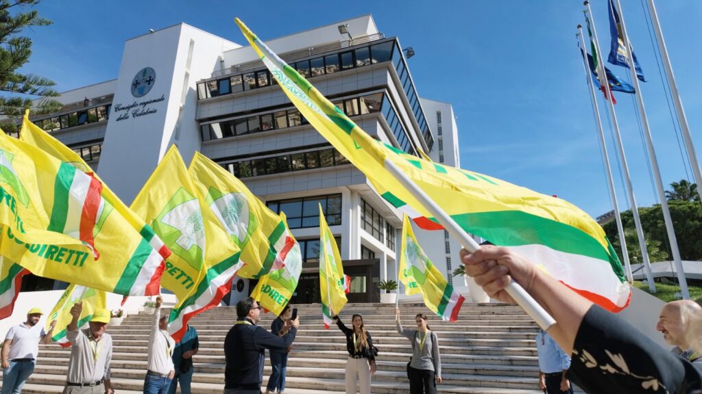 sit in coldiretti calabria su caro carburante davanti alla sede del consiglio regionale