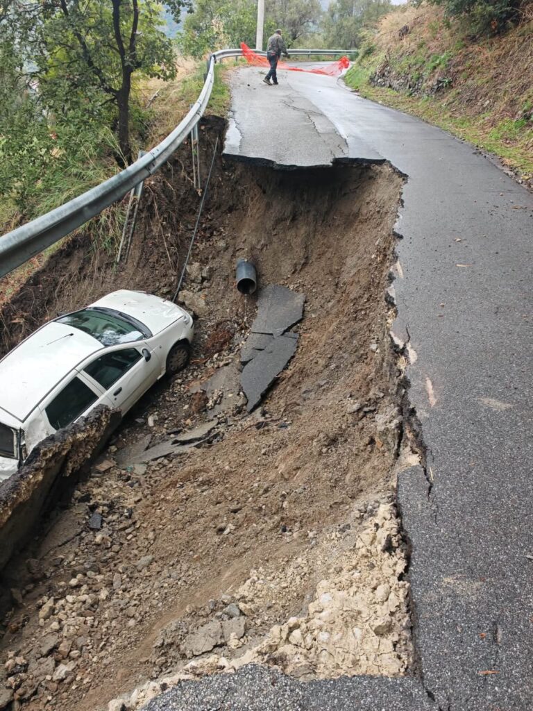 strada roccaforte del greco sprofondata