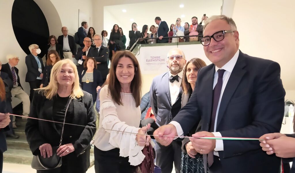 taglio del nastro inaugurazione mostra ispirazioni museo