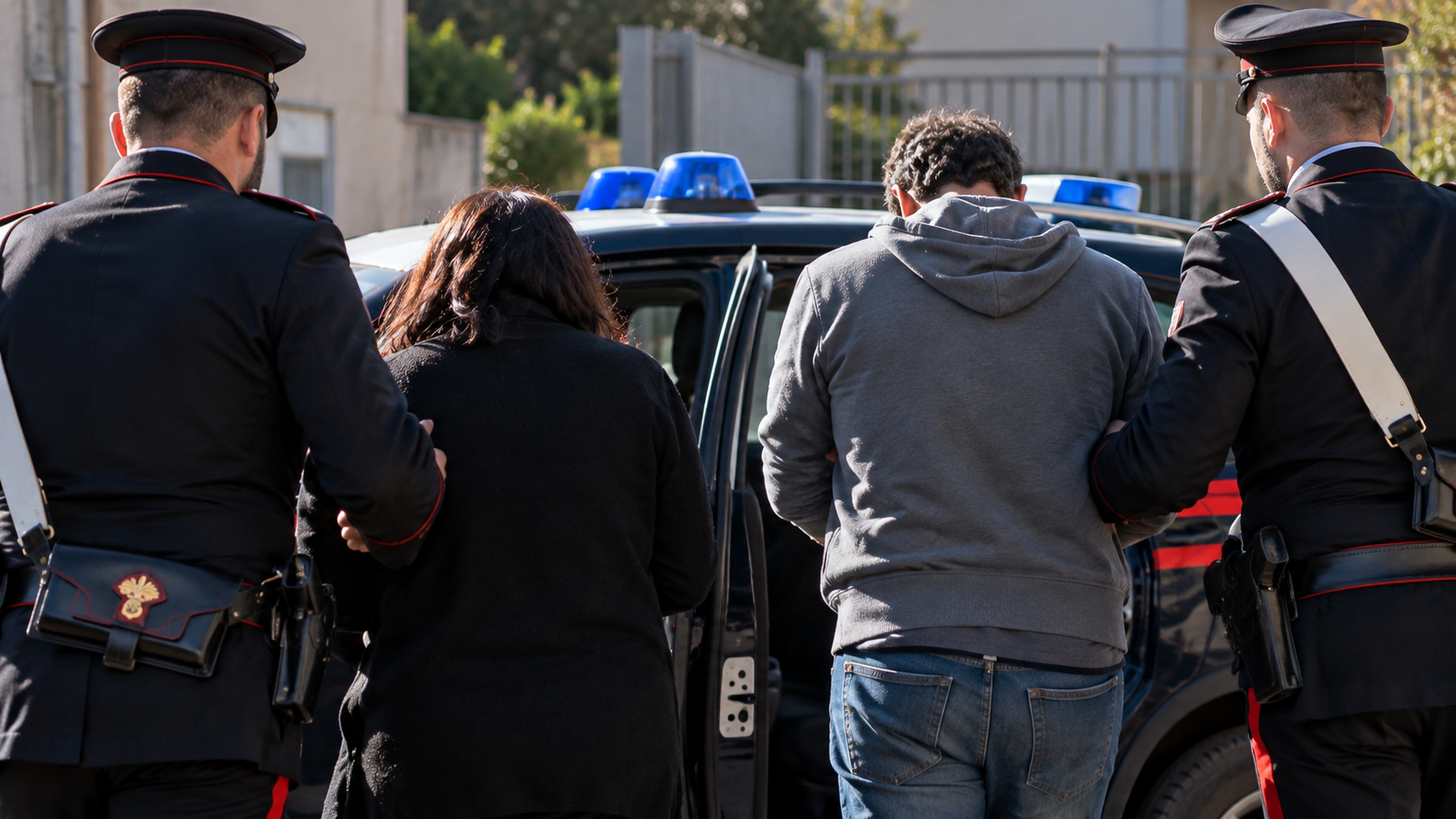 uomo e donna arrestati dai carabinieri